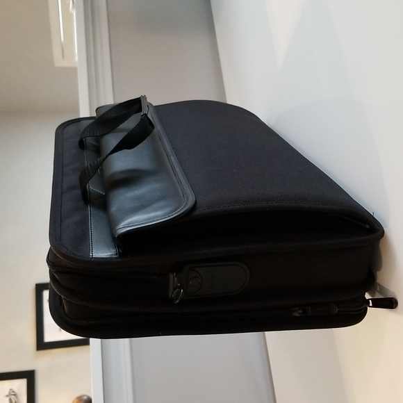 Targus Laptop Bag - Picture 2 of 12